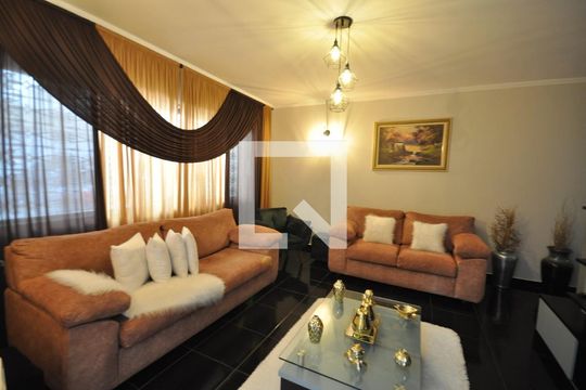 Sala de casa à venda com 4 quartos, 234m² em Vila Constança, São Paulo