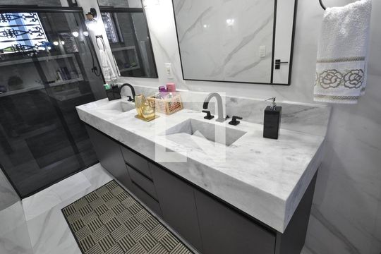 Banheiro do Quarto Suíte de casa à venda com 4 quartos, 234m² em Vila Constança, São Paulo