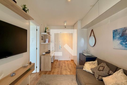Sala  de kitnet/studio para alugar com 1 quarto, 36m² em Brooklin, São Paulo