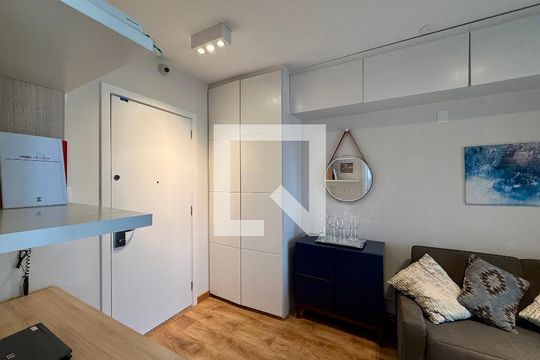Sala  de kitnet/studio para alugar com 1 quarto, 36m² em Brooklin, São Paulo