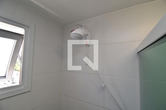 Banheiro  de kitnet/studio à venda com 1 quarto, 27m² em Cristo Rei, Curitiba