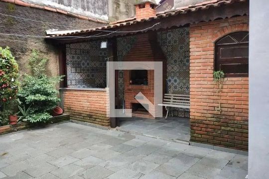 Área externa de casa à venda com 3 quartos, 133m² em Vila Antonieta, São Paulo