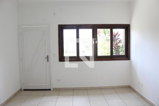 Sala de casa de condomínio para alugar com 2 quartos, 125m² em Parque Rincao, Cotia