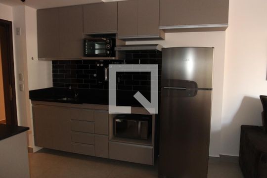 Cozinha e Área de Serviço de apartamento para alugar com 1 quarto, 60m² em Setor Bueno, Goiânia