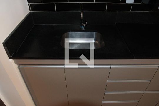 Cozinha e Área de Serviço de apartamento para alugar com 1 quarto, 60m² em Setor Bueno, Goiânia