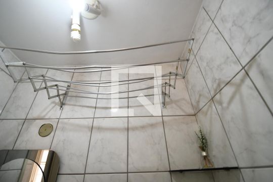 Banheiro de kitnet/studio para alugar com 1 quarto, 36m² em Centro, Campinas