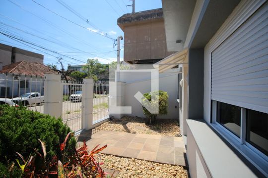 Quintal de casa para alugar com 3 quartos, 310m² em São Geraldo, Porto Alegre