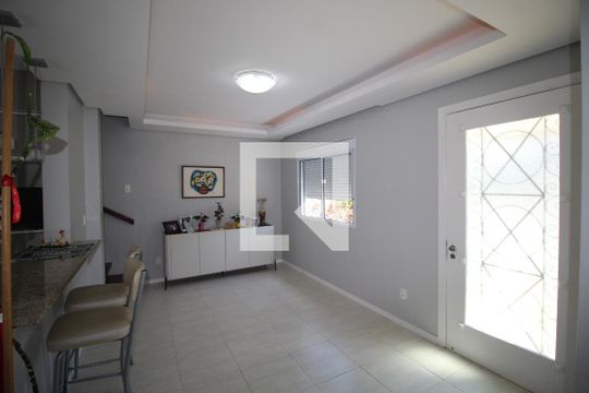 Sala 1 de casa para alugar com 3 quartos, 310m² em São Geraldo, Porto Alegre