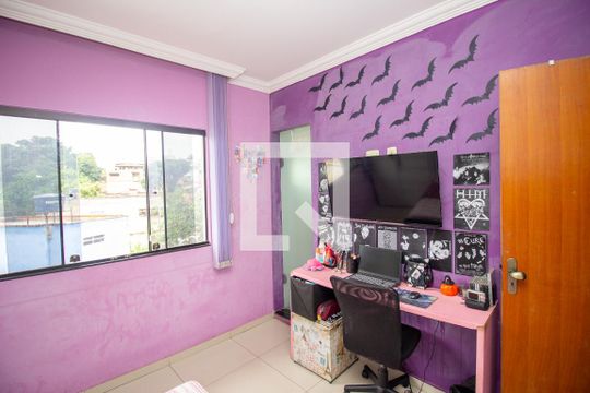 Casa à venda com 6 quartos, 680m² em Nacional, Contagem