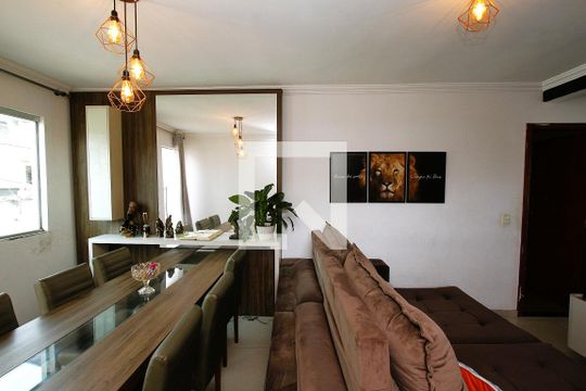 Sala 1 de casa à venda com 6 quartos, 200m² em Jk, Contagem
