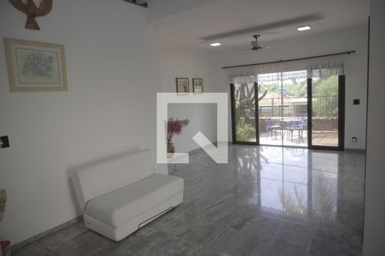 Sala 1 de casa para alugar com 4 quartos, 1000m² em Vila Frezzarin, Americana