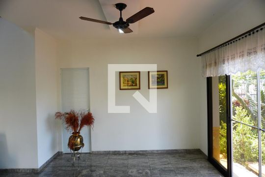 Sala 1 de casa para alugar com 4 quartos, 1000m² em Vila Frezzarin, Americana