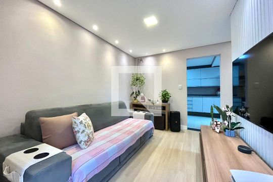 Sala de casa para alugar com 2 quartos, 77m² em Cidade Ademar, São Paulo