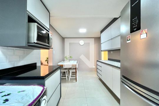 Cozinha de casa para alugar com 2 quartos, 77m² em Cidade Ademar, São Paulo