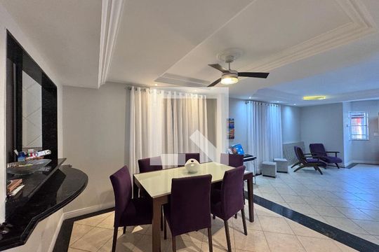 Sala de casa de condomínio à venda com 4 quartos, 310m² em Recreio dos Bandeirantes, Rio de Janeiro