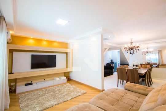 Sala de TV de casa à venda com 3 quartos, 224m² em Campestre, Santo André