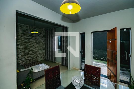 Casa à venda com 4 quartos, 377m² em Floramar, Belo Horizonte