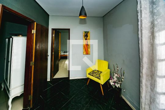 Casa à venda com 4 quartos, 377m² em Floramar, Belo Horizonte
