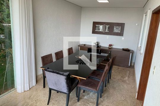 Sala de casa para alugar com 4 quartos, 400m² em Joá, Lagoa Santa