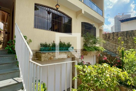 Garagem de casa para alugar com 3 quartos, 256m² em Vila Madalena, São Paulo