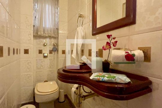 Lavabo de casa para alugar com 3 quartos, 256m² em Vila Madalena, São Paulo