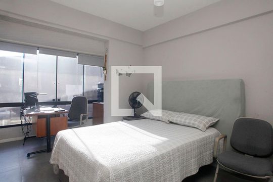 Quarto de kitnet/studio para alugar com 1 quarto, 46m² em Centro Histórico, Porto Alegre