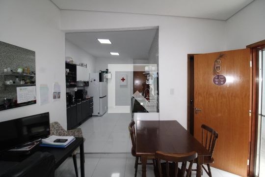 Sala de casa à venda com 2 quartos, 80m² em Vila Vitorio Mazzei, São Paulo