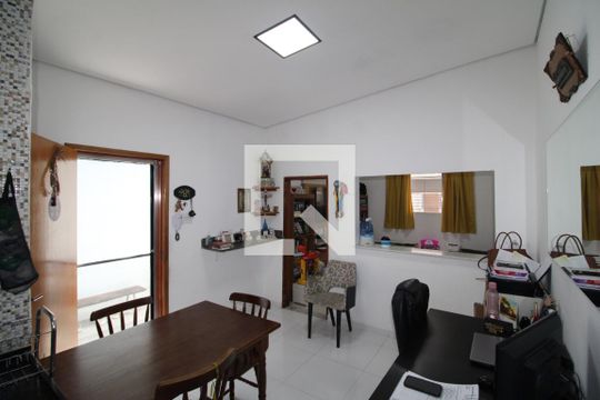 Sala de casa à venda com 2 quartos, 80m² em Vila Vitorio Mazzei, São Paulo