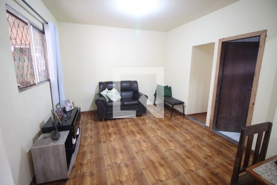 Sala de casa à venda com 3 quartos, 390m² em Industrial, Contagem
