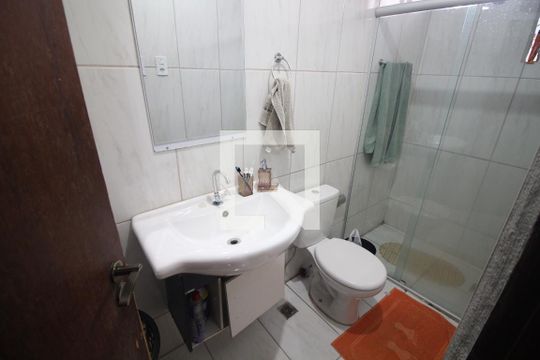 Banheiro de casa à venda com 3 quartos, 390m² em Industrial, Contagem