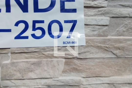 Placa Instalada de casa à venda com 3 quartos, 150m² em Vila Ernesto, São Paulo