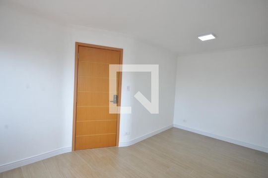 Sala de apartamento para alugar com 2 quartos, 74m² em Vila Bancaria Munhoz, São Paulo