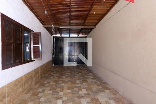 Área Externa  de casa à venda com 4 quartos, 180m² em Mathias Velho, Canoas