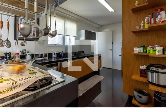 Apartamento para alugar com 4 quartos, 316m² em Vila Romana, São Paulo