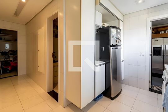 Apartamento para alugar com 4 quartos, 316m² em Vila Romana, São Paulo