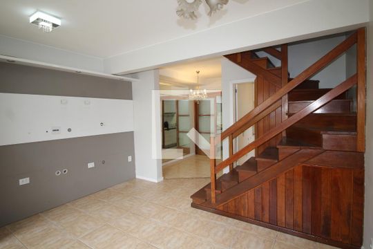 Sala de casa de condomínio à venda com 3 quartos, 80m² em Humaitá, Porto Alegre