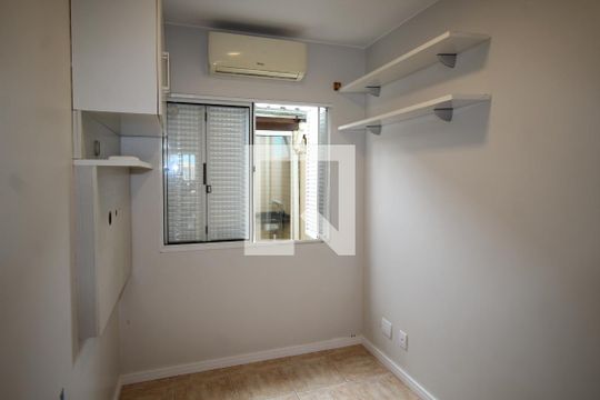 Quarto 1 de casa de condomínio à venda com 3 quartos, 80m² em Humaitá, Porto Alegre
