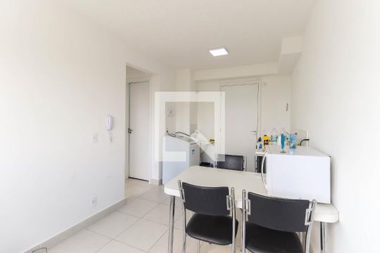 Sala - Cozinha de apartamento para alugar com 2 quartos, 31m² em Vila Carmosina, São Paulo