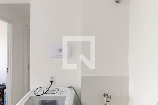 Sala - Cozinha de apartamento para alugar com 2 quartos, 31m² em Vila Carmosina, São Paulo