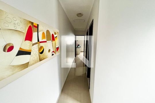 Corredor de casa à venda com 3 quartos, 160m² em Vila Roque, São Paulo