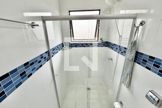 Banheiro de casa à venda com 3 quartos, 160m² em Vila Roque, São Paulo