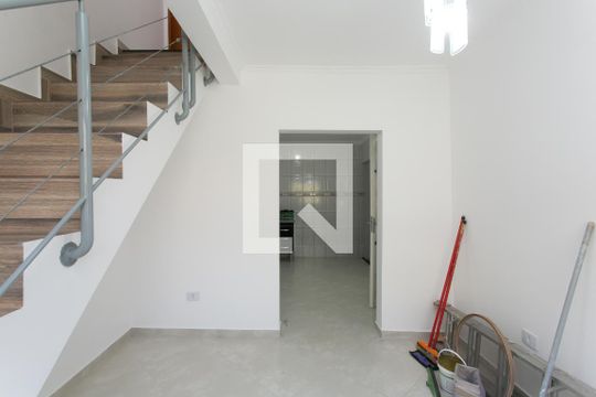 Sala de casa para alugar com 2 quartos, 70m² em Jardim Itapemirim, São Paulo