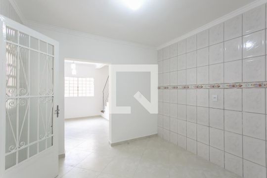 Cozinha  de casa para alugar com 2 quartos, 70m² em Jardim Itapemirim, São Paulo