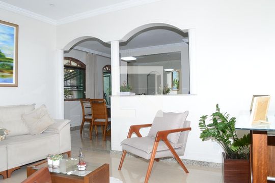 Casa à venda com 3 quartos, 302m² em Vitoria, Belo Horizonte