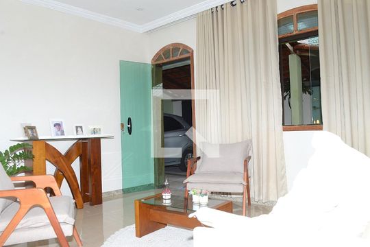 Sala de casa à venda com 3 quartos, 302m² em Vitoria, Belo Horizonte