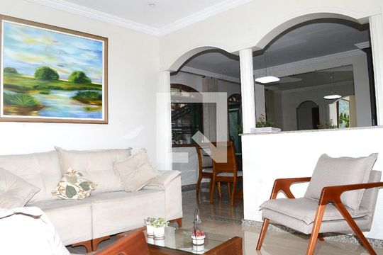 Sala de casa à venda com 3 quartos, 302m² em Vitoria, Belo Horizonte