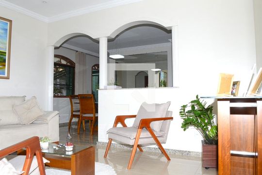 Sala de casa à venda com 3 quartos, 302m² em Vitoria, Belo Horizonte