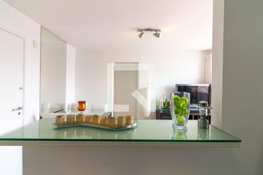 Cozinha de apartamento para alugar com 1 quarto, 50m² em Vila Nova Conceição, São Paulo