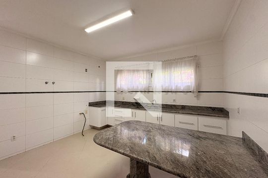 Cozinha de casa de condomínio à venda com 4 quartos, 300m² em Jardim Caxambu, Jundiaí