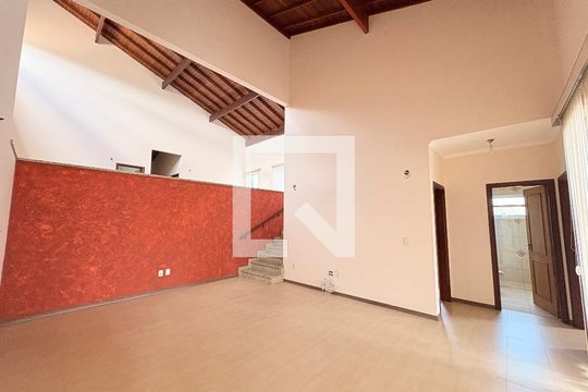 Sala andar inferior de casa de condomínio à venda com 4 quartos, 300m² em Jardim Caxambu, Jundiaí
